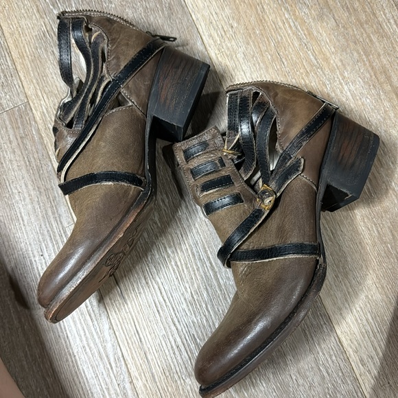 Freebird Brown Strappy Booties Stair - Picture 2 of 7